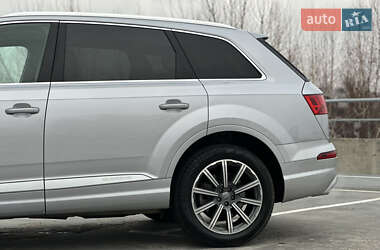 Внедорожник / Кроссовер Audi Q7 2017 в 