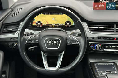 Внедорожник / Кроссовер Audi Q7 2017 в 
