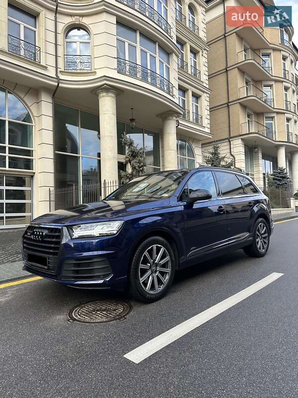 Внедорожник / Кроссовер Audi Q7 2018 в 