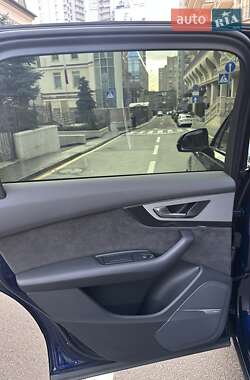 Внедорожник / Кроссовер Audi Q7 2018 в 