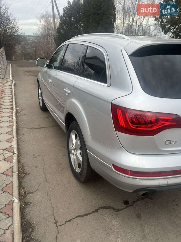 Позашляховик / Кросовер Audi Q7 2011 в Томашполі