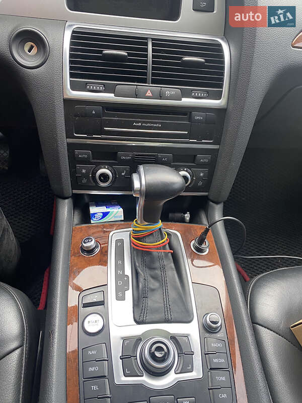 Внедорожник / Кроссовер Audi Q7 2014 в 