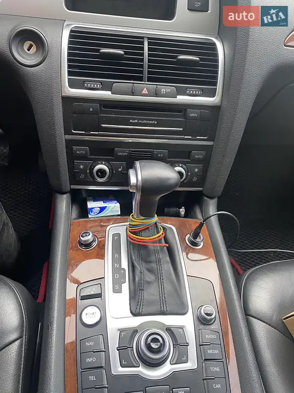 Внедорожник / Кроссовер Audi Q7 2014 в 