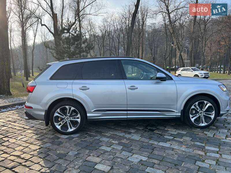 Внедорожник / Кроссовер Audi Q7 2021 в Киеве