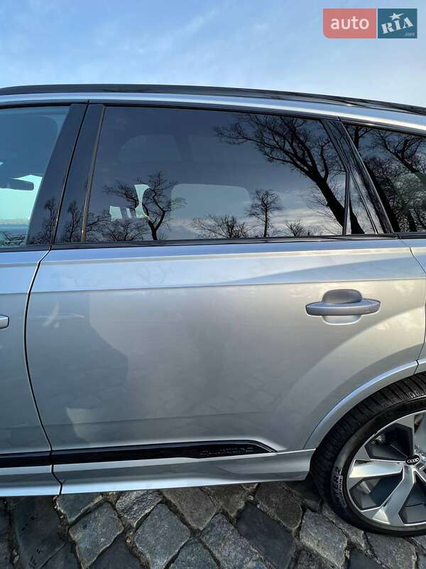 Внедорожник / Кроссовер Audi Q7 2021 в Киеве