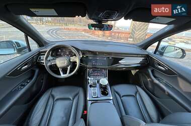 Позашляховик / Кросовер Audi Q7 2021 в 