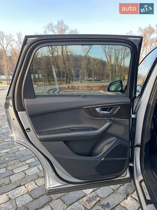 Внедорожник / Кроссовер Audi Q7 2021 в Киеве