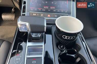 Позашляховик / Кросовер Audi Q7 2021 в 