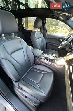Позашляховик / Кросовер Audi Q7 2021 в 