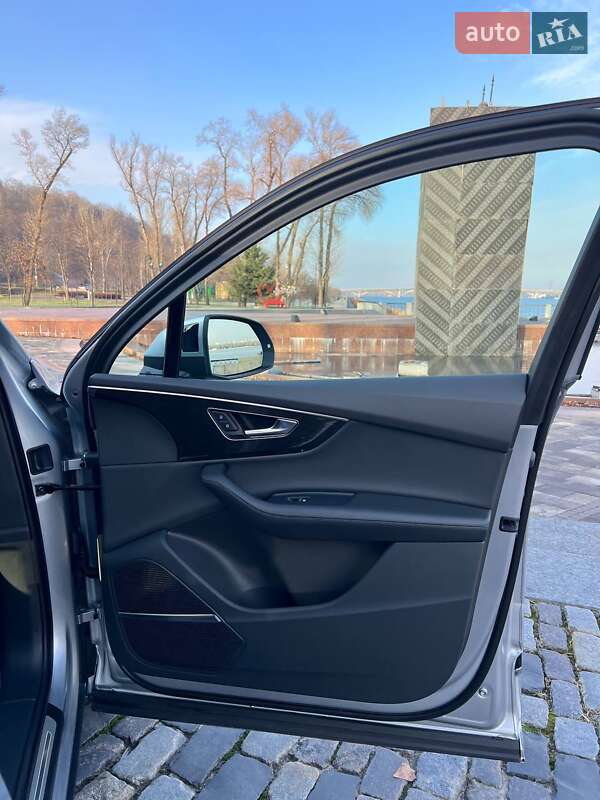 Внедорожник / Кроссовер Audi Q7 2021 в Киеве