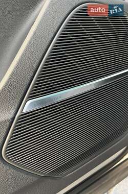 Позашляховик / Кросовер Audi Q7 2021 в 
