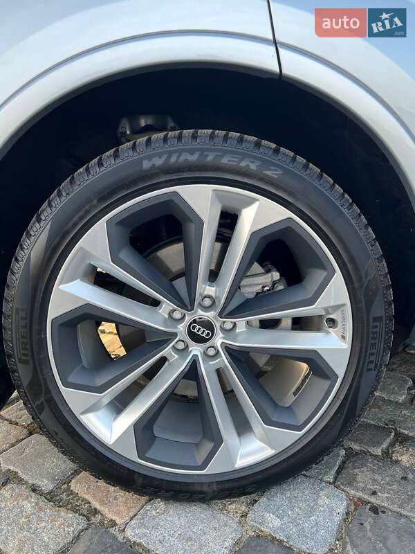 Внедорожник / Кроссовер Audi Q7 2021 в Киеве