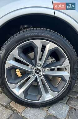 Позашляховик / Кросовер Audi Q7 2021 в 