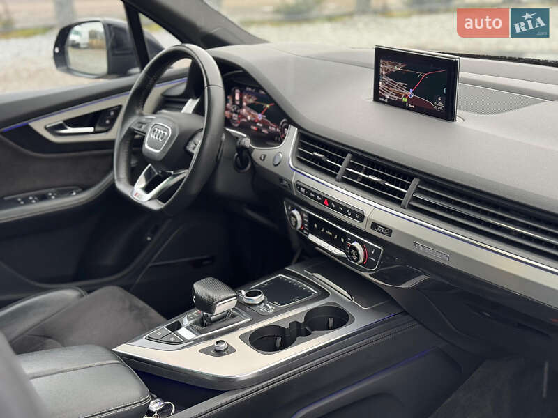 Позашляховик / Кросовер Audi Q7 2018 в Ужгороді