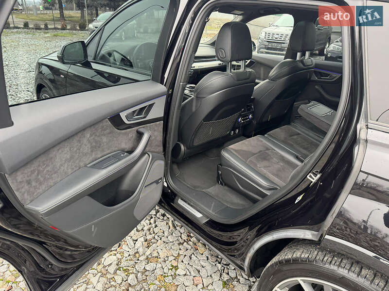 Позашляховик / Кросовер Audi Q7 2018 в Ужгороді