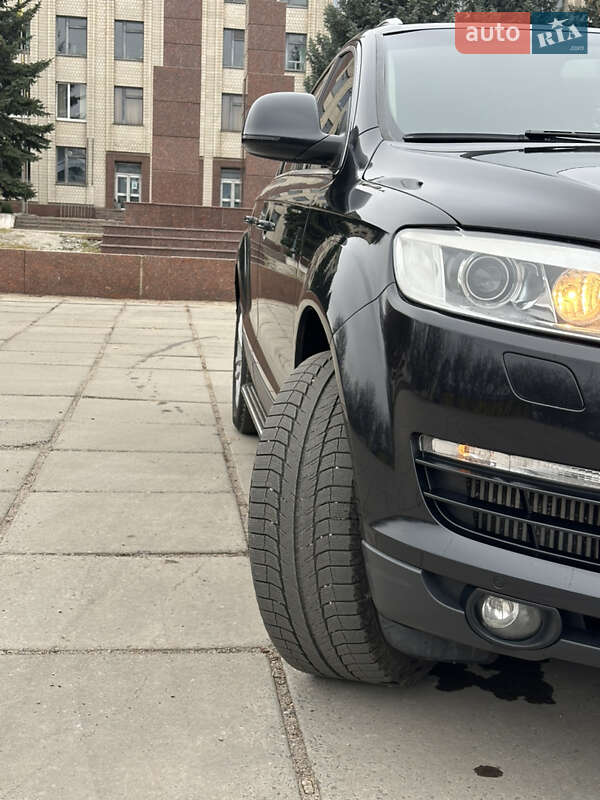 Позашляховик / Кросовер Audi Q7 2009 в 