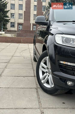 Позашляховик / Кросовер Audi Q7 2009 в 