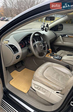 Позашляховик / Кросовер Audi Q7 2009 в 