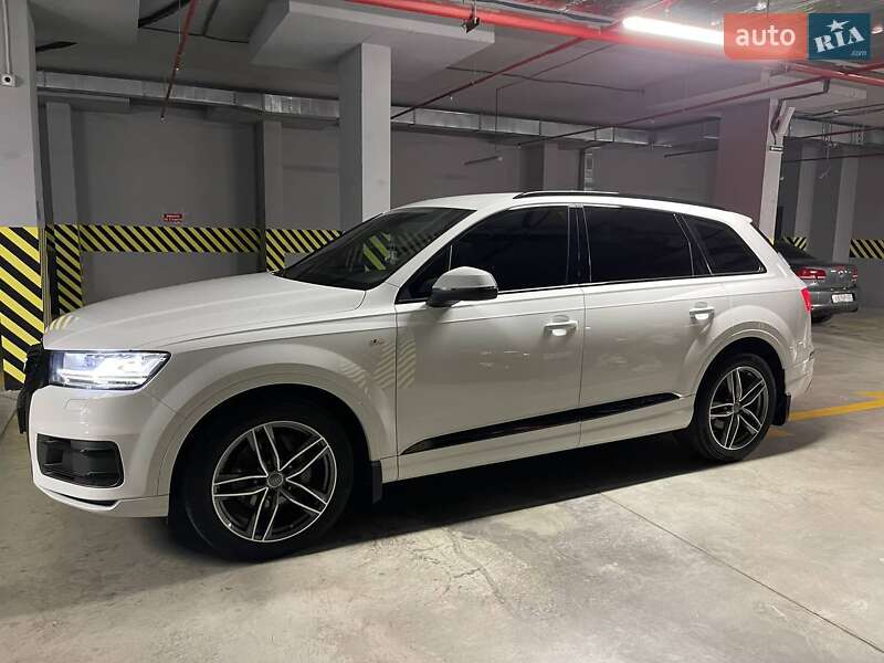 Внедорожник / Кроссовер Audi Q7 2017 в Николаевском