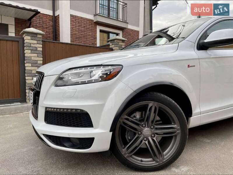 Позашляховик / Кросовер Audi Q7 2015 в Ужгороді