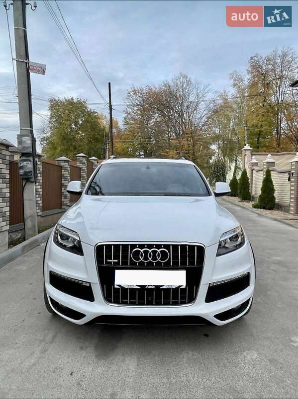 Позашляховик / Кросовер Audi Q7 2015 в Ужгороді