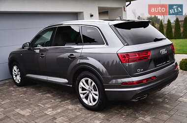 Позашляховик / Кросовер Audi Q7 2018 в 