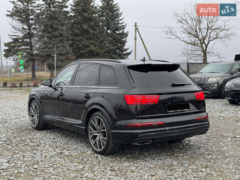 Позашляховик / Кросовер Audi Q7 2018 в Ужгороді