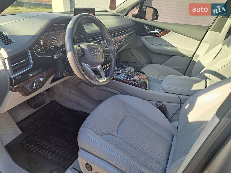 Позашляховик / Кросовер Audi Q7 2016 в Хмельницькому