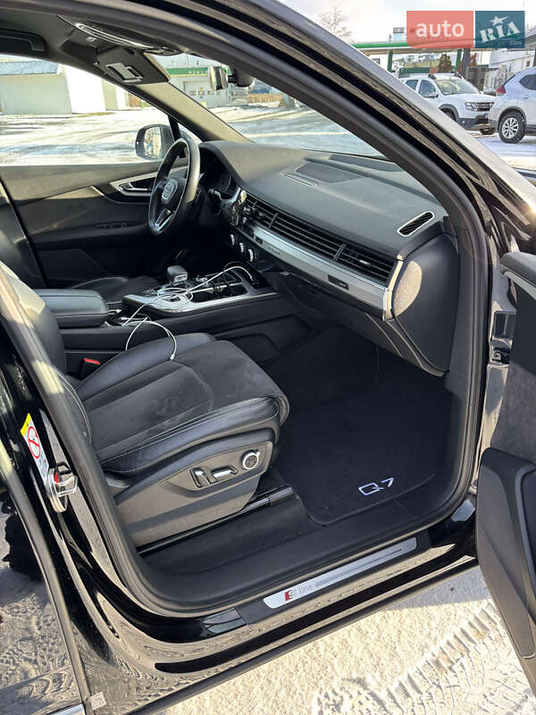 Позашляховик / Кросовер Audi Q7 2018 в Лубнах