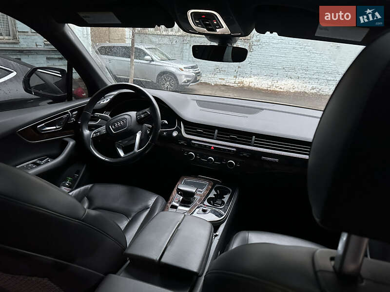 Позашляховик / Кросовер Audi Q7 2016 в Києві