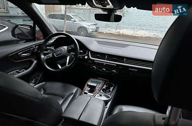 Внедорожник / Кроссовер Audi Q7 2016 в 