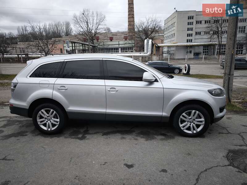 Внедорожник / Кроссовер Audi Q7 2006 в Днепре