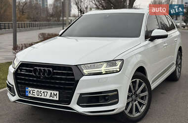 Позашляховик / Кросовер Audi Q7 2018 в 
