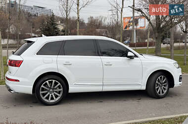 Позашляховик / Кросовер Audi Q7 2018 в 