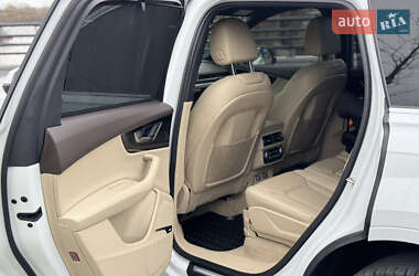 Позашляховик / Кросовер Audi Q7 2018 в 