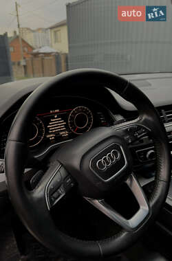 Внедорожник / Кроссовер Audi Q7 2017 в 