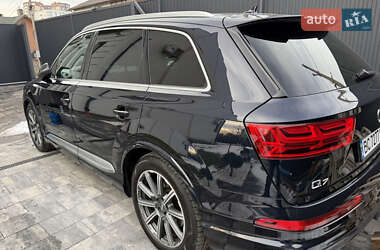 Внедорожник / Кроссовер Audi Q7 2017 в 