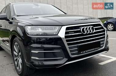 Внедорожник / Кроссовер Audi Q7 2015 в 