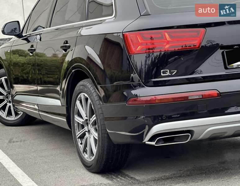 Внедорожник / Кроссовер Audi Q7 2015 в Киеве
