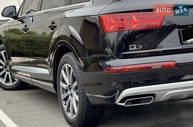 Внедорожник / Кроссовер Audi Q7 2015 в 