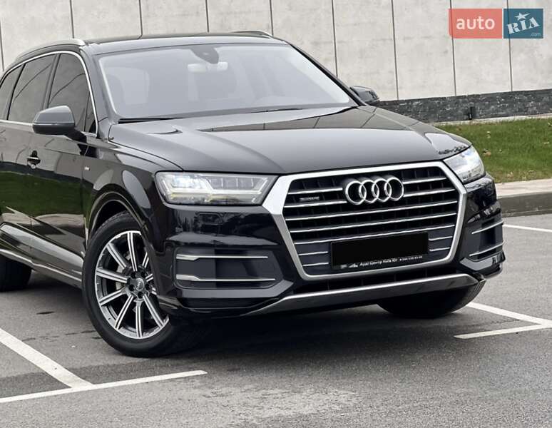 Внедорожник / Кроссовер Audi Q7 2015 в Киеве