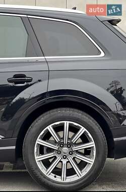 Внедорожник / Кроссовер Audi Q7 2015 в 