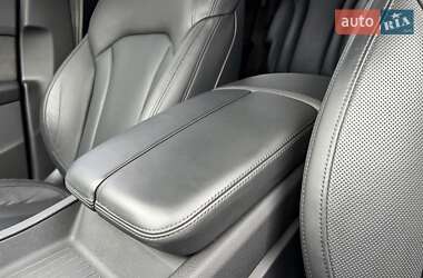 Внедорожник / Кроссовер Audi Q7 2015 в 