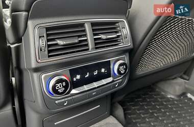 Внедорожник / Кроссовер Audi Q7 2015 в 