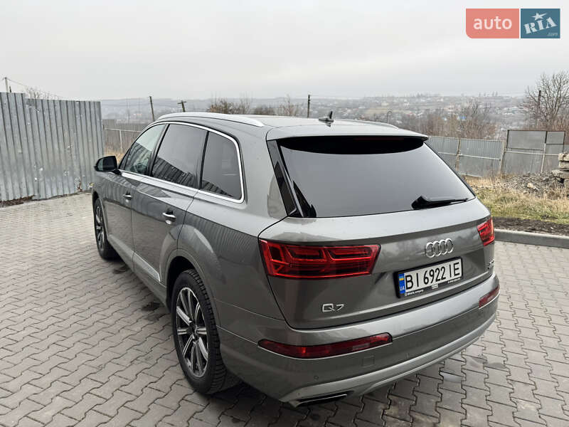 Позашляховик / Кросовер Audi Q7 2016 в Полтаві