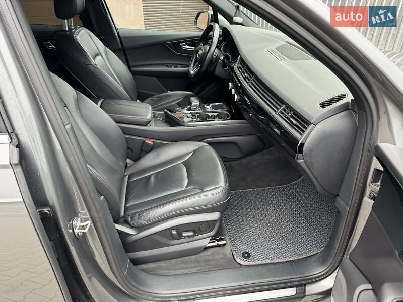 Позашляховик / Кросовер Audi Q7 2016 в Полтаві