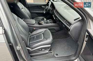 Внедорожник / Кроссовер Audi Q7 2016 в 