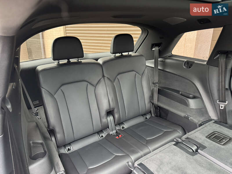 Позашляховик / Кросовер Audi Q7 2016 в Полтаві