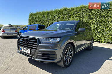 Внедорожник / Кроссовер Audi Q7 2015 в 