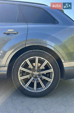 Внедорожник / Кроссовер Audi Q7 2015 в 